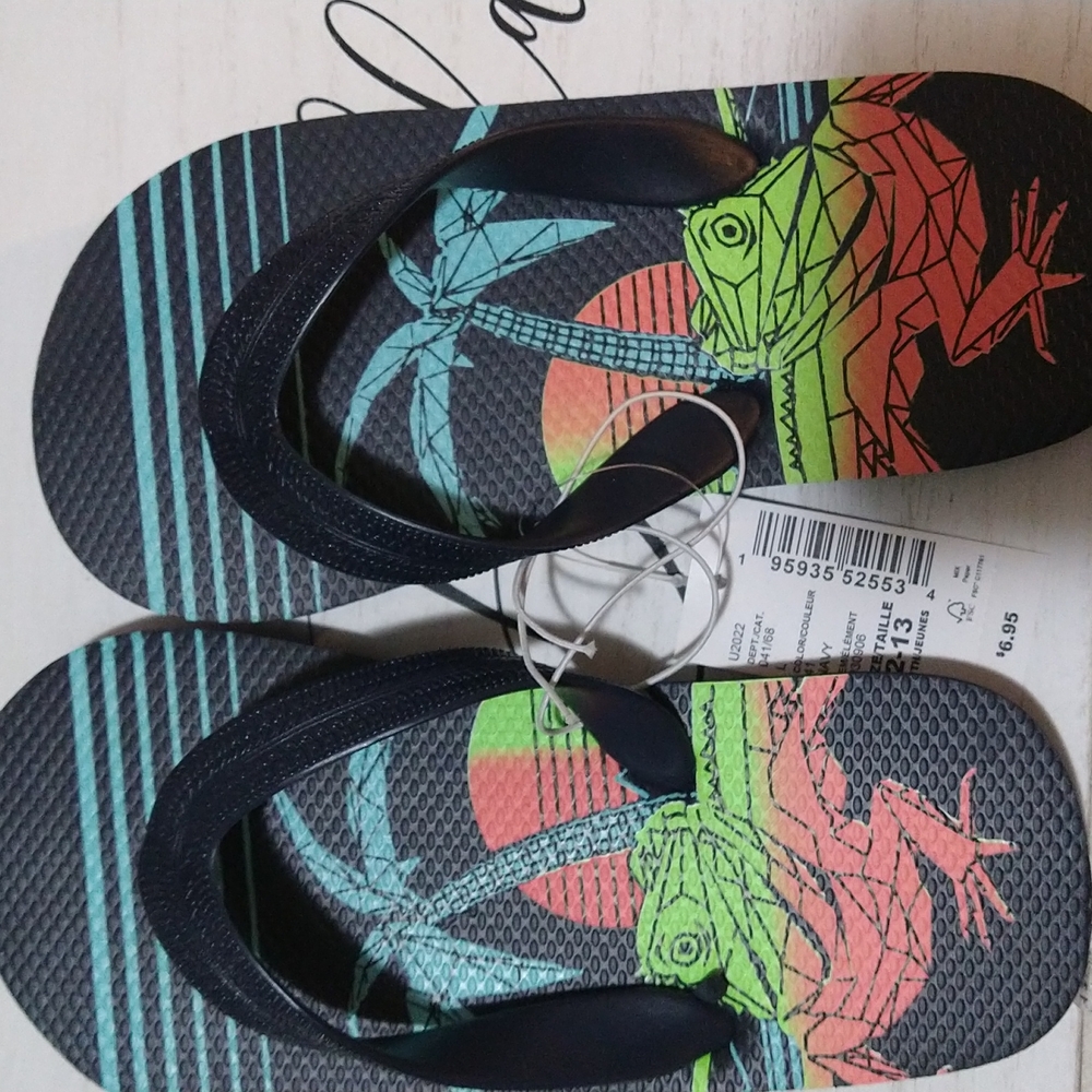 Children's place kids flip flops